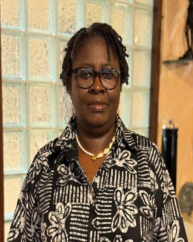 Dr Vivian Iwar